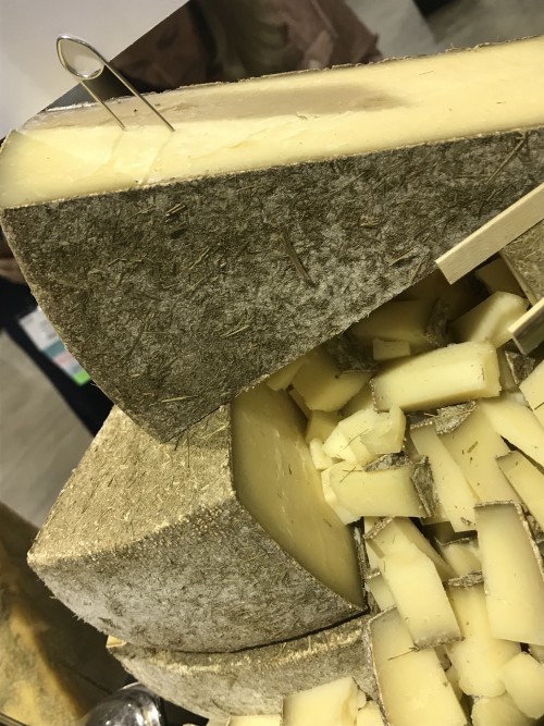 Calderwood hay cheese | cheeseandchampagne.com